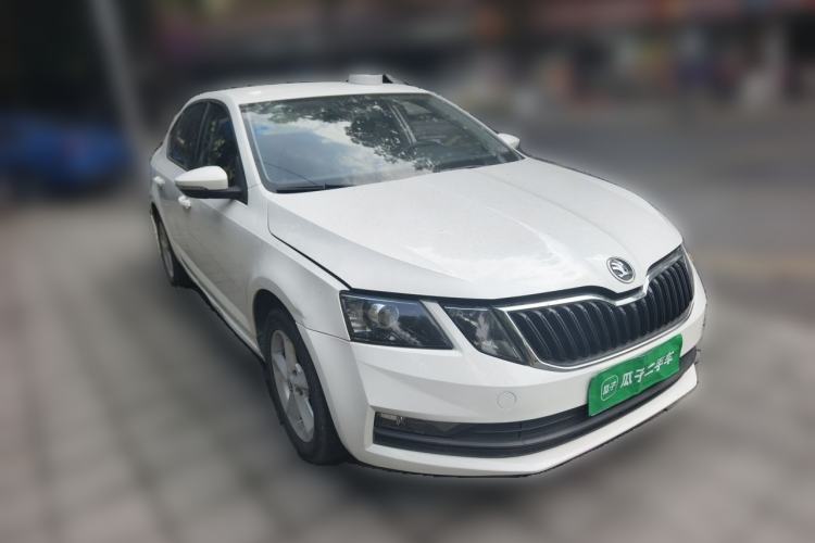 Used Skoda Octavia 2018 1.6L Manual Standard Edition Front Right 45 Deg
