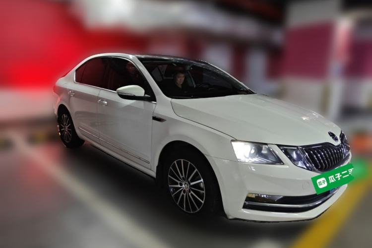 Used Skoda Octavia 2018 TSI230 DSG Luxury Edition Front Right 45 Deg