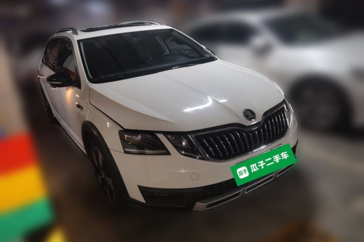 Used Skoda Octavia 2018 Station Wagon TSI280 DSG Luxury Edition Front Right 45 Deg
