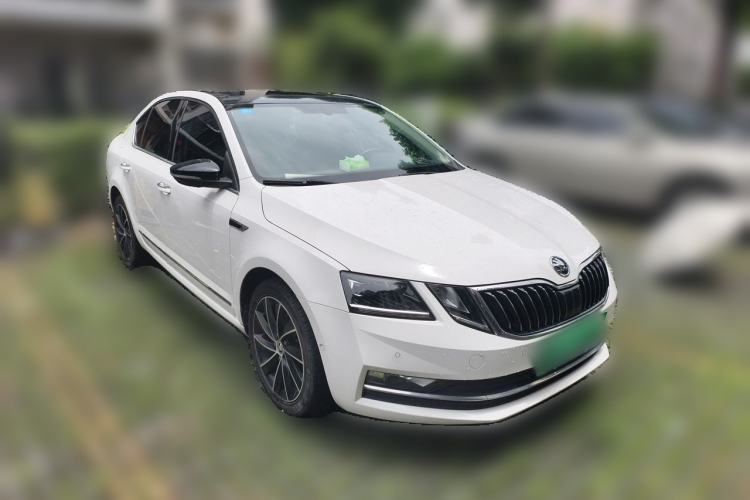 Used Skoda Octavia 2018 TSI280 DSG Flagship Edition Front Right 45 Deg