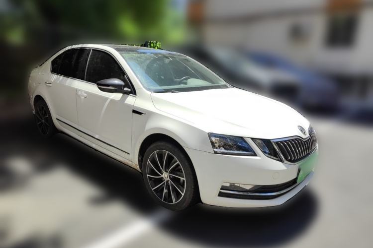 Used Skoda Octavia 2018 TSI280 DSG Luxury Edition Front Right 45 Deg