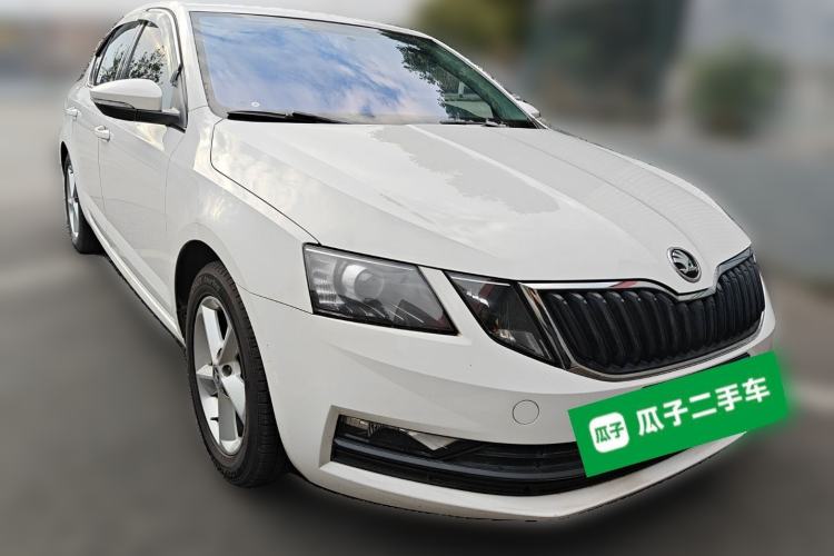 Used Skoda Octavia 2018 1.6L Manual Standard Edition Front Right 45 Deg