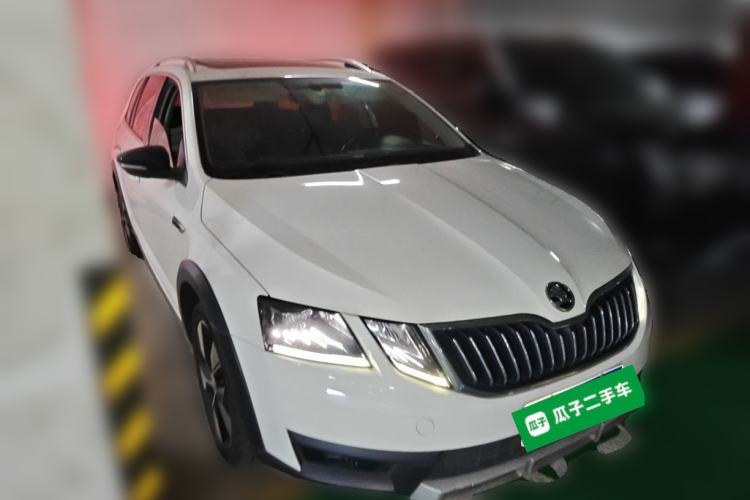 Used Skoda Octavia 2018 Station Wagon TSI280 DSG Luxury Edition Front Right 45 Deg