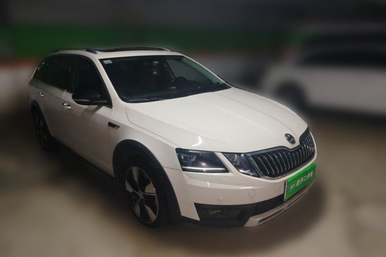 Used Skoda Octavia 2018 Station Wagon TSI280 DSG Luxury Edition Front Right 45 Deg