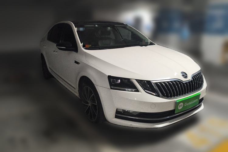 Used Skoda Octavia 2018 TSI280 DSG Flagship Edition Front Right 45 Deg
