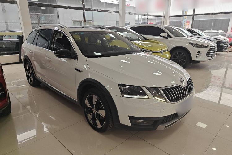 Used Skoda Octavia 2018 Station Wagon TSI280 DSG Luxury Edition Front Right 45 Deg