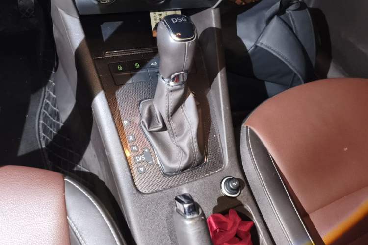 Used Skoda Octavia 2018 Station Wagon TSI280 DSG Luxury Edition Gear Lever