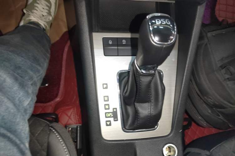 Used Skoda Octavia 2018 TSI230 DSG Comfort Edition Gear Lever