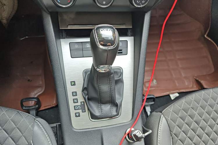 Used Skoda Octavia 2018 TSI280 DSG Luxury Edition Gear Lever