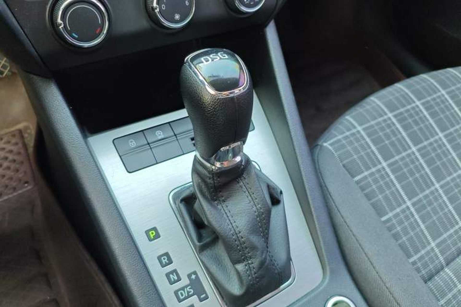 Used Skoda Octavia 2018 TSI230 DSG Comfort Edition Gear Lever