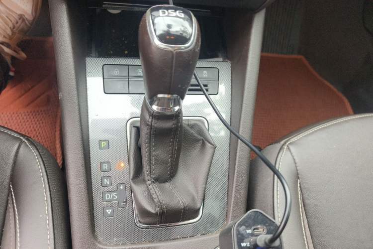 Used Skoda Octavia 2018 Station Wagon TSI280 DSG Flagship Edition Gear Lever