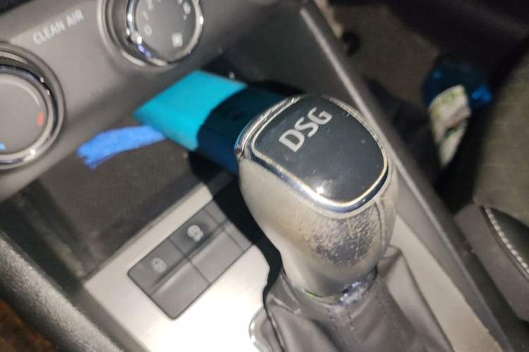Used Skoda Octavia 2018 TSI230 DSG Luxury Edition Gear Lever