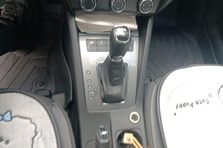 Used Skoda Octavia 2018 Station Wagon TSI280 DSG Luxury Edition Gear Lever
