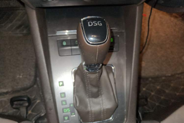 Used Skoda Octavia 2018 Station Wagon TSI230 DSG Luxury Edition Gear Lever