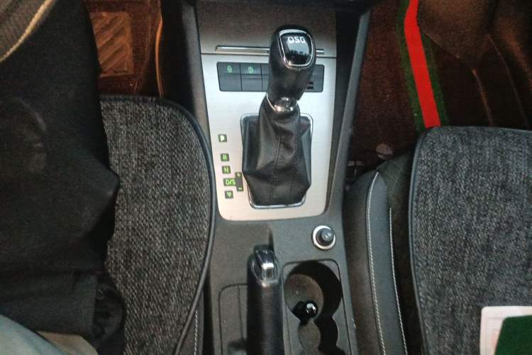 Used Skoda Octavia 2018 TSI230 DSG Luxury Edition Gear Lever