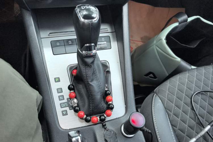 Used Skoda Octavia 2018 TSI230 DSG Luxury Edition Gear Lever