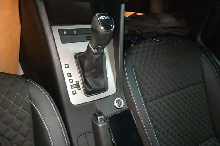 Used Skoda Octavia 2018 TSI230 DSG Luxury Edition Gear Lever