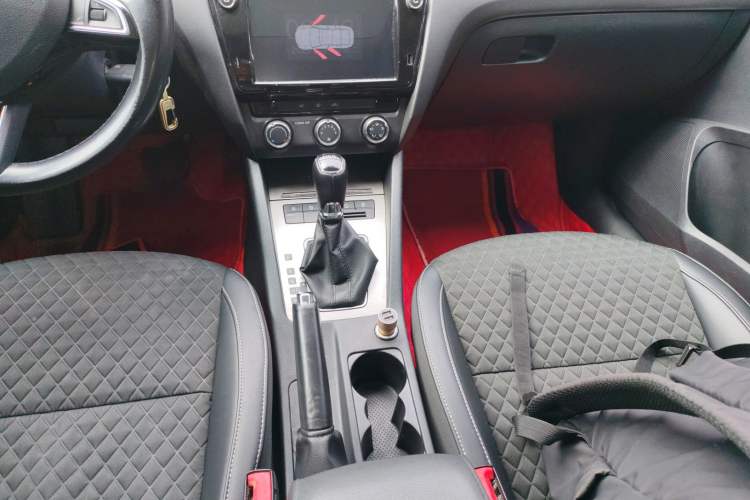 Used Skoda Octavia 2018 TSI230 DSG Luxury Edition Gear Lever