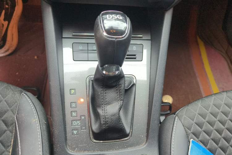 Used Skoda Octavia 2018 Station Wagon TSI230 DSG Luxury Edition Gear Lever
