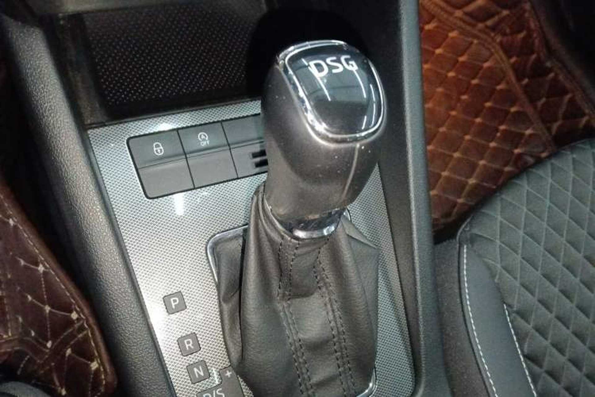 Used Skoda Octavia 2018 Station Wagon TSI230 DSG Luxury Edition Gear Lever