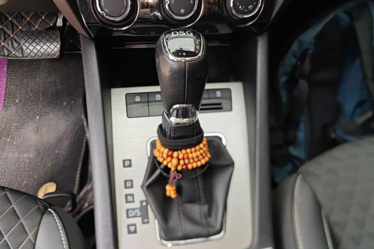Used Skoda Octavia 2018 TSI230 DSG Luxury Edition Gear Lever