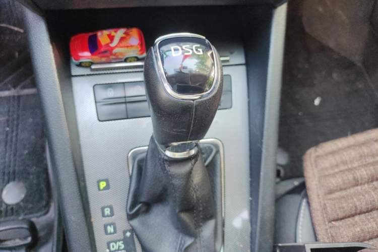 Used Skoda Octavia 2018 Station Wagon TSI280 DSG Luxury Edition Gear Lever