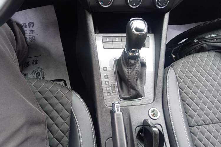 Used Skoda Octavia 2018 Station Wagon TSI230 DSG Luxury Edition Gear Lever