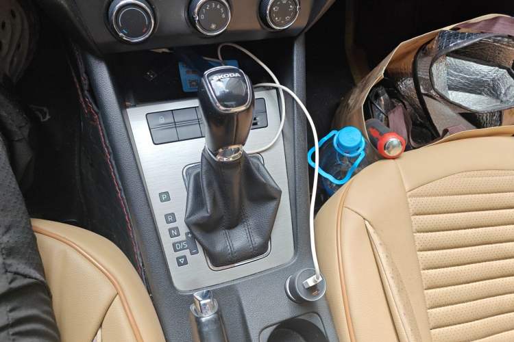 Used Skoda Octavia 2018 1.6L Automatic Luxury Edition Gear Lever
