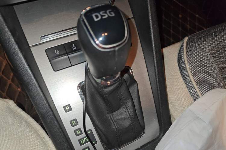 Used Skoda Octavia 2018 TSI280 DSG Luxury Edition Gear Lever