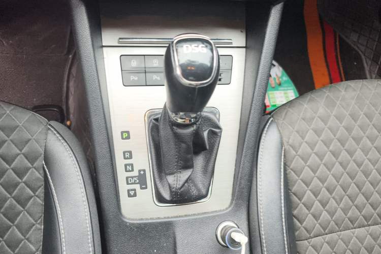 Used Skoda Octavia 2018 TSI280 DSG Luxury Edition Gear Lever