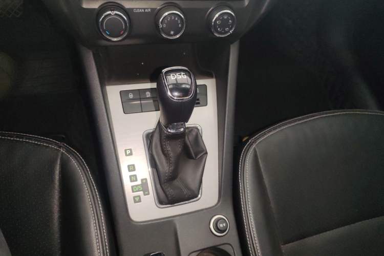 Used Skoda Octavia 2018 TSI230 DSG Comfort Edition Gear Lever