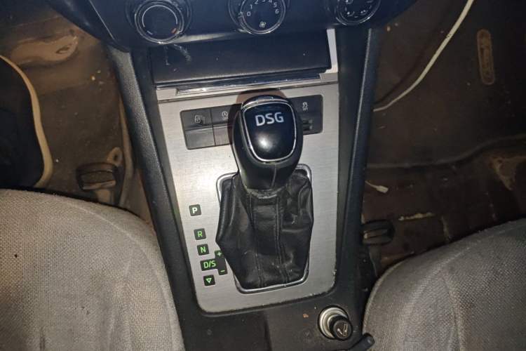 Used Skoda Octavia 2018 TSI230 DSG Luxury Edition Gear Lever
