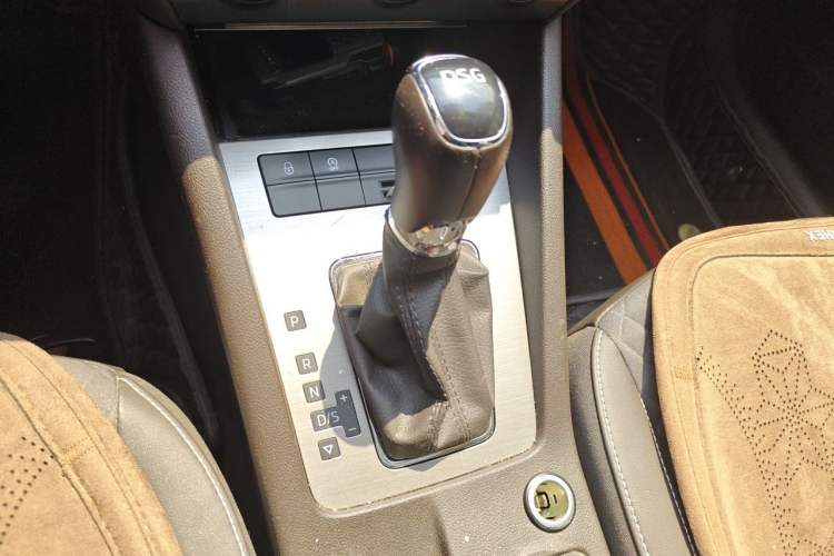 Used Skoda Octavia 2018 TSI230 DSG Luxury Edition Gear Lever