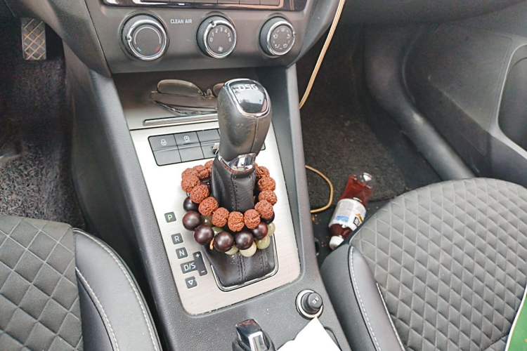 Used Skoda Octavia 2018 TSI230 DSG Luxury Edition Gear Lever