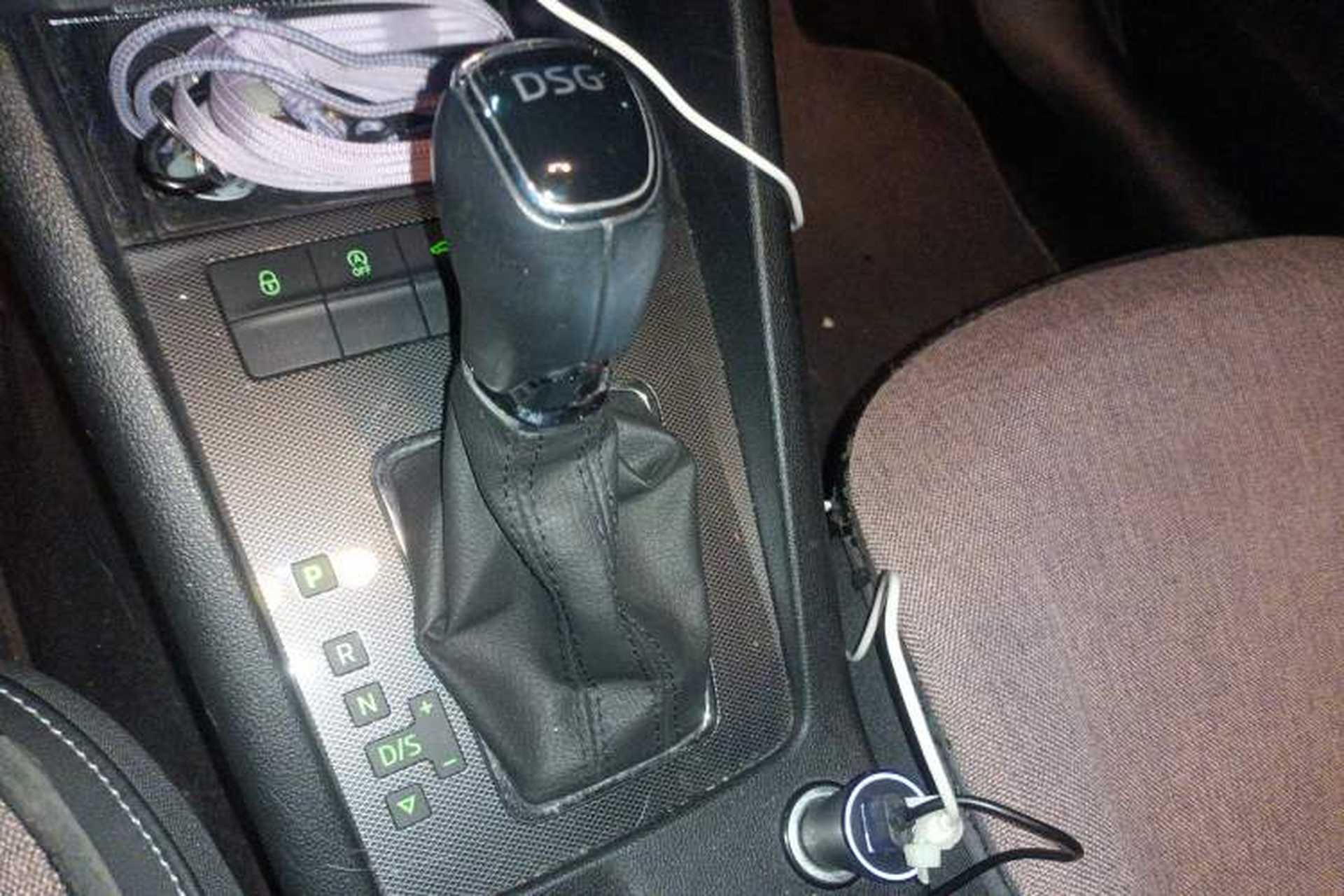 Used Skoda Octavia 2018 Station Wagon TSI280 DSG Luxury Edition Gear Lever