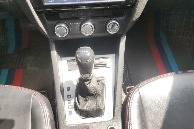 Used Skoda Octavia 2018 TSI230 DSG Comfort Edition Gear Lever