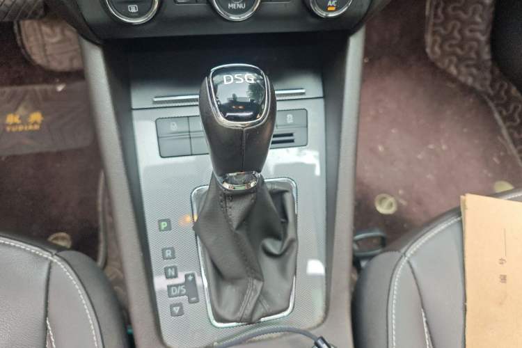 Used Skoda Octavia 2018 Station Wagon TSI280 DSG Flagship Edition Gear Lever