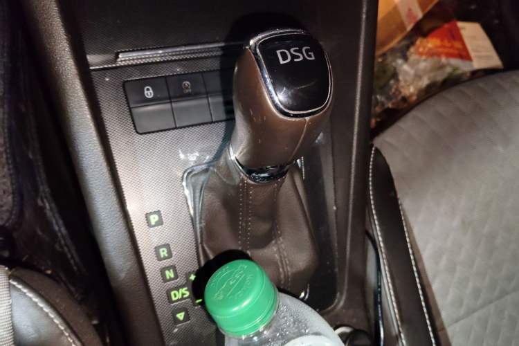 Used Skoda Octavia 2018 Station Wagon TSI230 DSG Luxury Edition Gear Lever