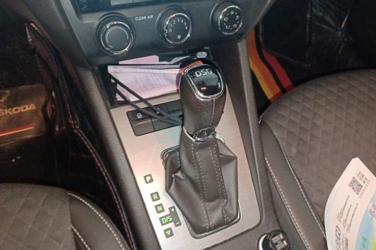 Used Skoda Octavia 2018 TSI230 DSG Luxury Edition Gear Lever