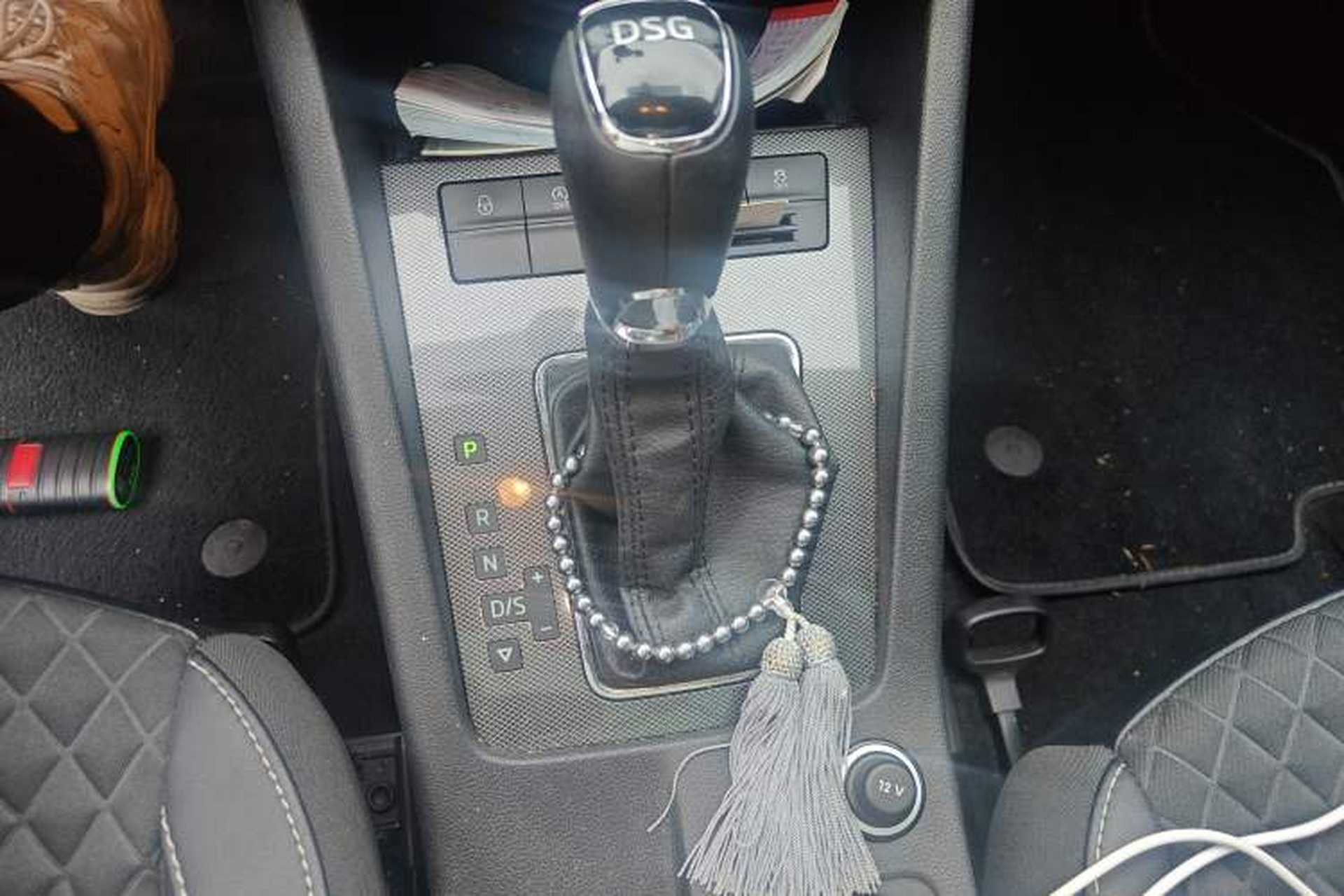 Used Skoda Octavia 2018 Station Wagon TSI230 DSG Luxury Edition Gear Lever