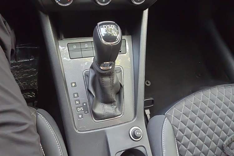 Used Skoda Octavia 2018 Station Wagon TSI230 DSG Luxury Edition Gear Lever