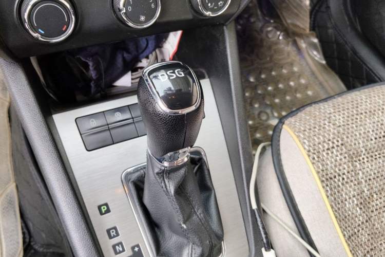 Used Skoda Octavia 2018 TSI230 DSG Comfort Edition Gear Lever