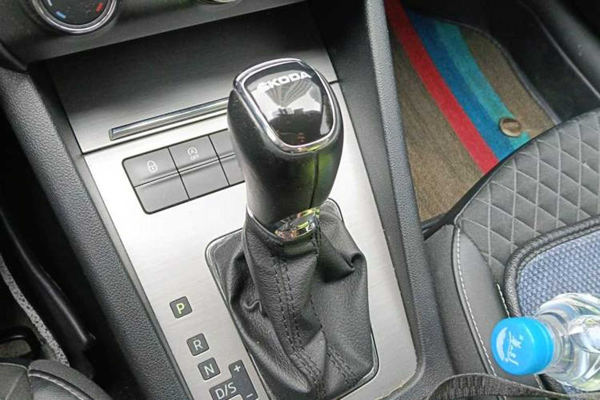 Used Skoda Octavia 2018 TSI230 DSG Luxury Edition Gear Lever