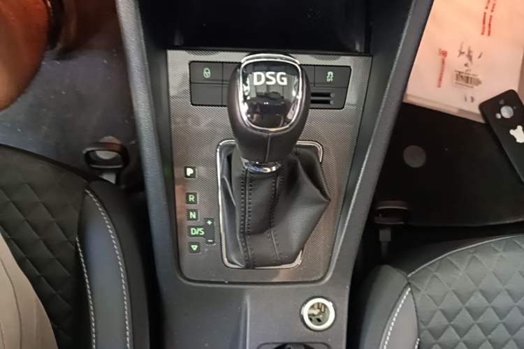 Used Skoda Octavia 2018 Station Wagon TSI280 DSG Luxury Edition Gear Lever