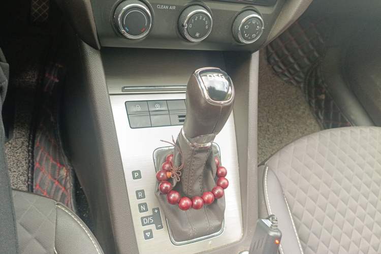 Used Skoda Octavia 2018 TSI230 DSG Luxury Edition Gear Lever