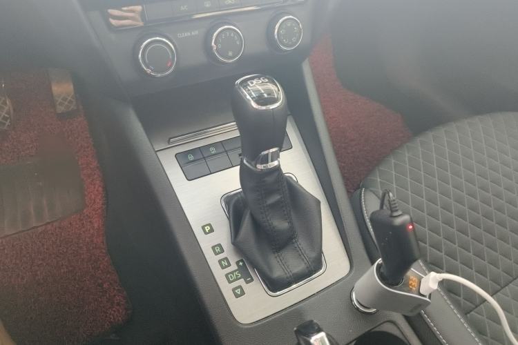 Used Skoda Octavia 2018 TSI230 DSG Luxury Edition Gear Lever