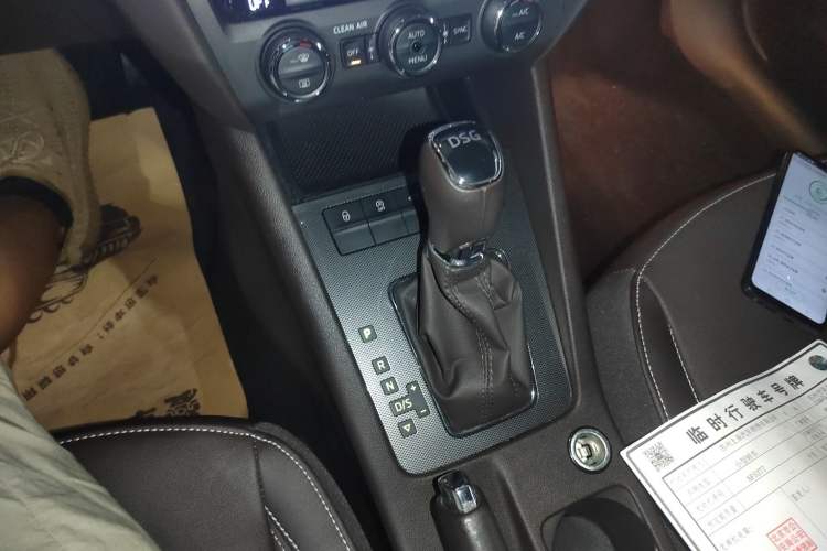 Used Skoda Octavia 2018 Station Wagon TSI280 DSG Flagship Edition Gear Lever