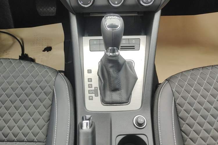 Used Skoda Octavia 2018 TSI230 DSG Luxury Edition Gear Lever