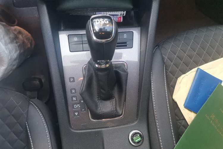 Used Skoda Octavia 2018 Station Wagon TSI230 DSG Luxury Edition Gear Lever