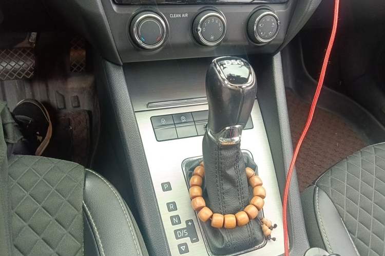 Used Skoda Octavia 2018 TSI230 DSG Luxury Edition Gear Lever